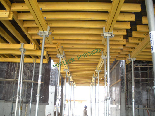 Tubular tripod for slab formwork. Folding tripod,  convenient tripod