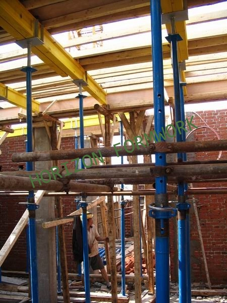 Adjustable scaffolding prop for slab formwork construction, decking support, post shoring